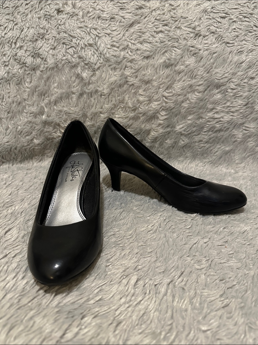 Comfortable Life Stride Black Classic low-heel Pumps
